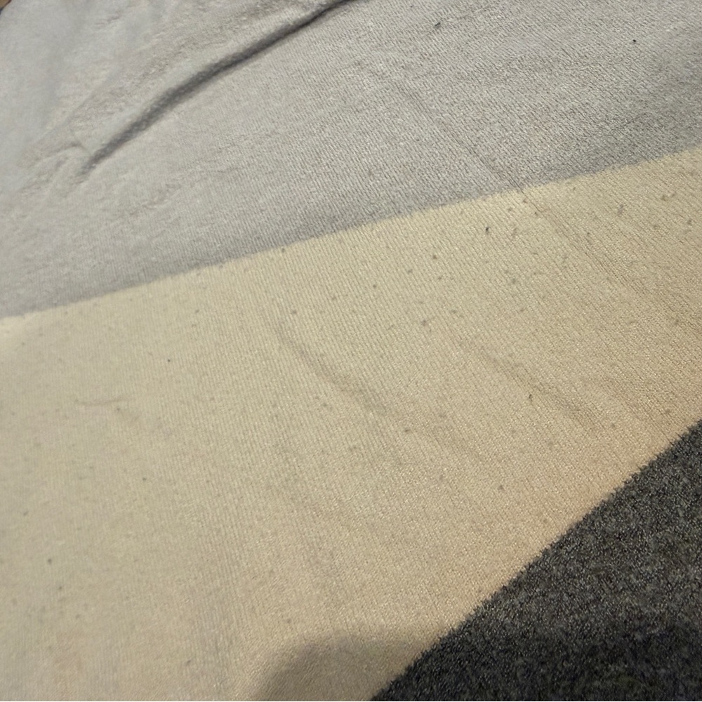 Colorblock Long Sleeve Top - Picture 3 of 4